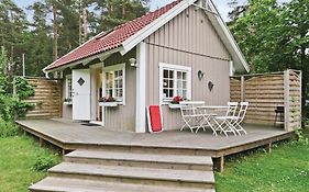 1 Bedroom Amazing Home In Faerjestaden